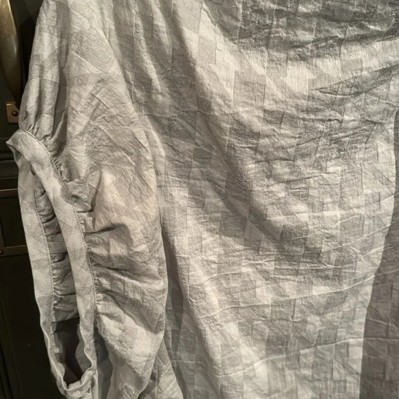 JI U Top - Picture 2 of 8